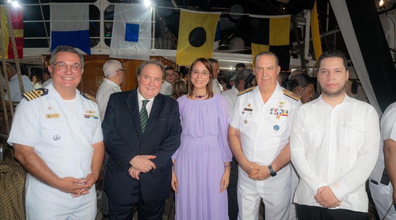 Embajada de República Dominicana en Brasil conmemora el Bicentenario de la Independencia de Brasil y los 110 años de relaciones diplomáticas entre Brasil y República Dominicana a bordo del navío velero Cisne Branco